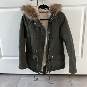 HM army green cargo coat with hood, fleece lined.